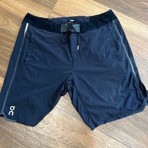 Men’s large ON hybrid workout shorts